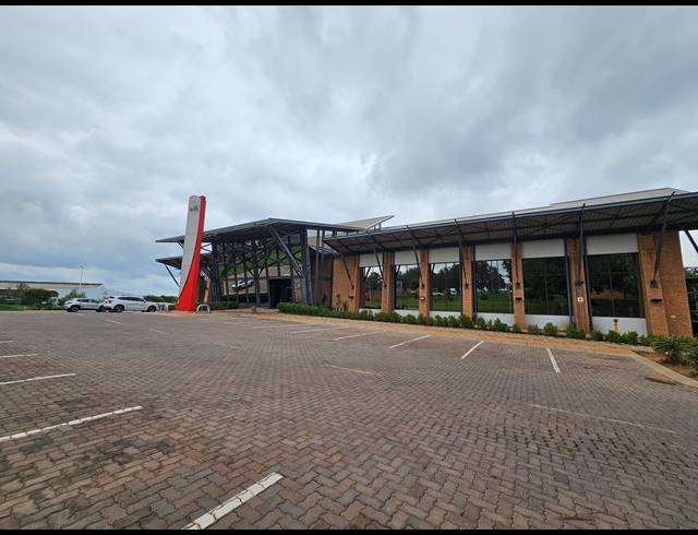 3,888M² OFFICE TO LET IN LONGMEADOW